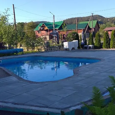 янчар з басейном Casa vacanze